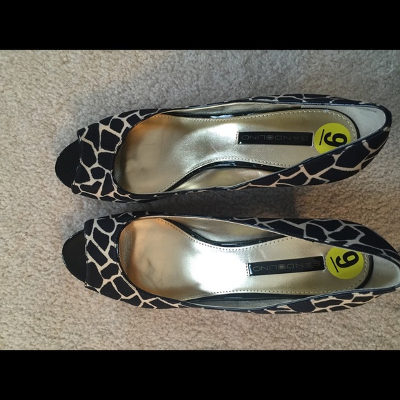 Bandolino Black and Cream Heels - Picture 1 of 3